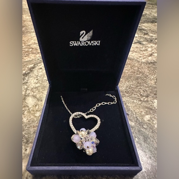 Swarovski Heart Necklace with Pearls - Picture 2 of 2
